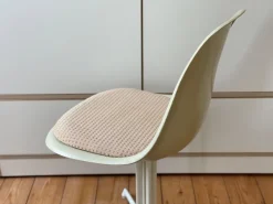 Pamono ! Original 1960s Vitra Charles & Ray Eames La Fonda Fiberglass Miller Chair Desk Chair Office Armchair by Charles & Ray Eames Hot