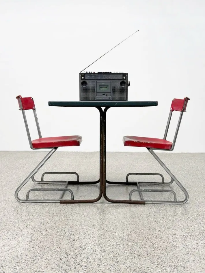 Pamono Aluminum Chairs with Matching Table by Cindy Crawford-Steiger for Embru, Set of 3 Sale