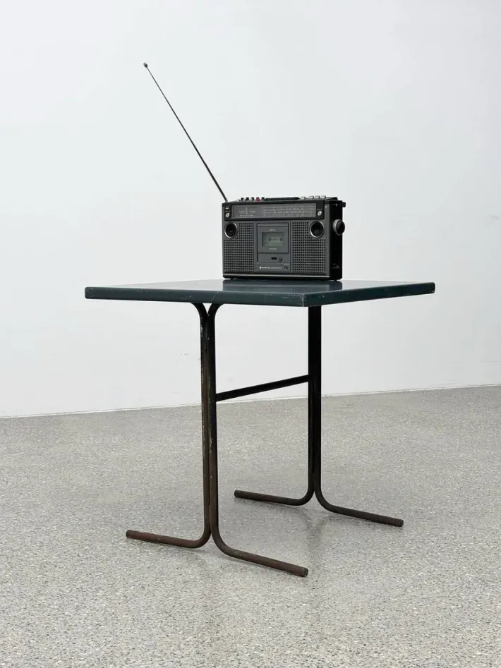 Pamono Aluminum Chairs with Matching Table by Cindy Crawford-Steiger for Embru, Set of 3 Sale