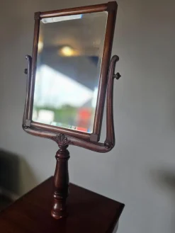 Pamono American Victorian Gentleman's Shaving Vanity Mirror with Stand in Mahogany, 1909 Outlet