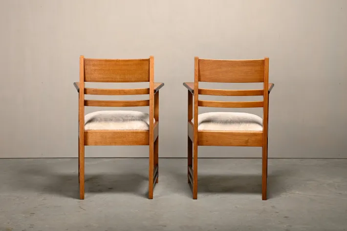 Pamono Amsterdam School Art Deco Armchairs in Oak and Almond Fabric, 1930s, Set of 2