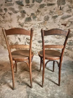 Pamono Antique Bistro Chairs with Pressed Wood Seat and Bentwood Backrest by Michael Thonet for Thonet, Early 1900s, Set of 2 New