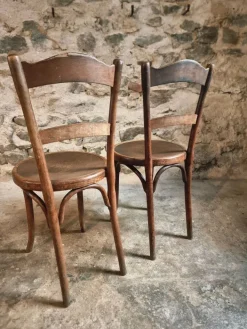 Pamono Antique Bistro Chairs with Pressed Wood Seat and Bentwood Backrest by Michael Thonet for Thonet, Early 1900s, Set of 2 New