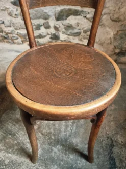 Pamono Antique Bistro Chairs with Pressed Wood Seat and Bentwood Backrest by Michael Thonet for Thonet, Early 1900s, Set of 2 New