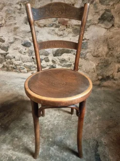 Pamono Antique Bistro Chairs with Pressed Wood Seat and Bentwood Backrest by Michael Thonet for Thonet, Early 1900s, Set of 2 New