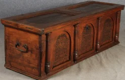 Pamono Antique Chest in Fir, 1680 Discount