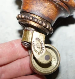 Pamono Antique Chesterfield Chaise Lounge from Howard & Sons Online