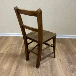 Pamono Antique Children's Chair in Oak Outlet