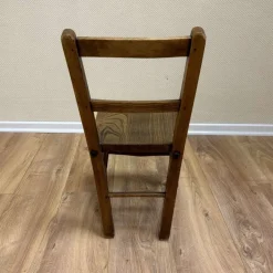 Pamono Antique Children's Chair in Oak Outlet