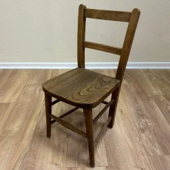 Pamono Antique Children's Chair in Oak Outlet
