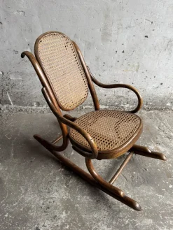 Pamono Antique Children's Rocking Chair in Bentwood, 1890s Clearance