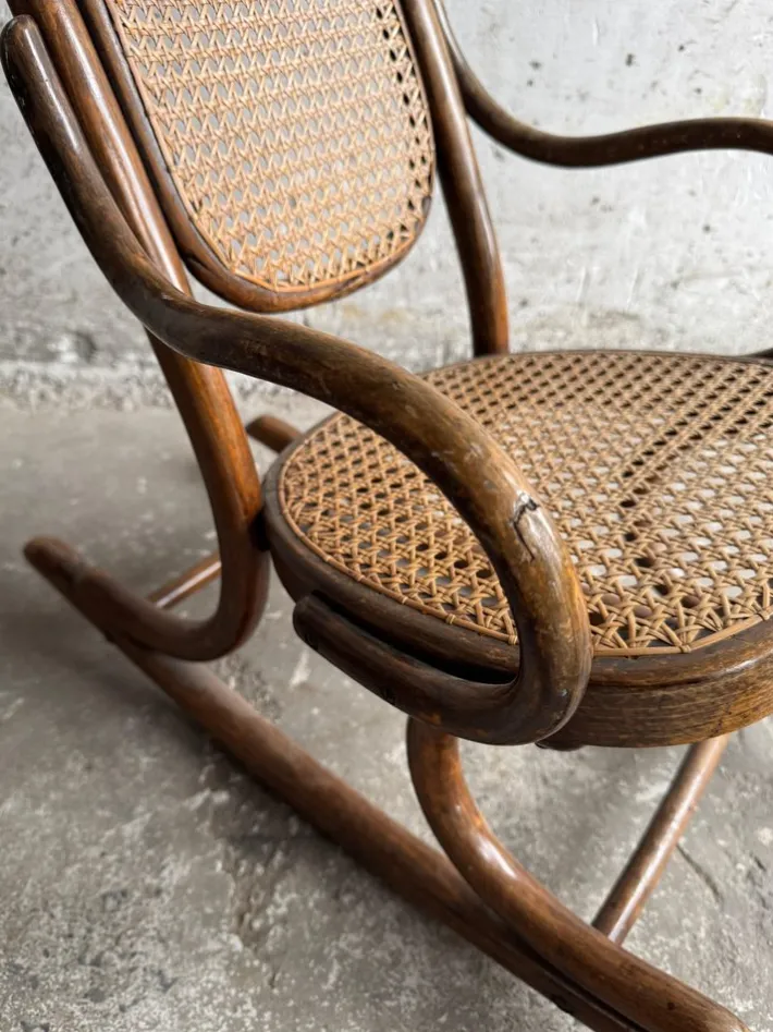 Pamono Antique Children's Rocking Chair in Bentwood, 1890s Clearance