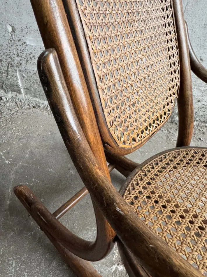 Pamono Antique Children's Rocking Chair in Bentwood, 1890s Clearance