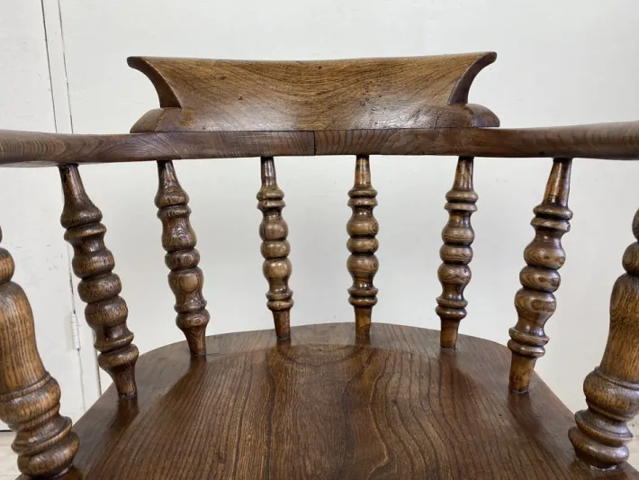 Pamono Antique English Elm Wood Windsor Captains Chair, 1900s