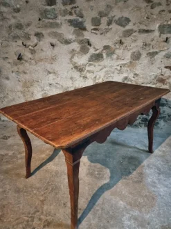 Pamono Antique French Farmhouse Dining Table with Pine Top, Fruitwood Cabriole Legs and Oak Apron, 18th-19th Century Discount