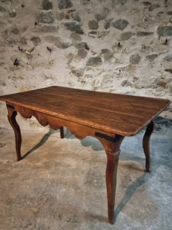 Pamono Antique French Farmhouse Dining Table with Pine Top, Fruitwood Cabriole Legs and Oak Apron, 18th-19th Century Discount