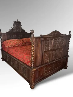 Pamono Antique French Neo-Renaissance Carved Oak Kingsize Bed Frame, 1880s Outlet