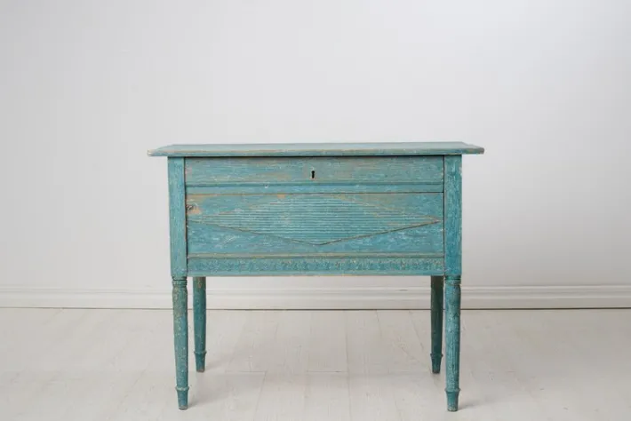 Pamono Antique Swedish Blue Painted Hand-Carved Country Table Clearance