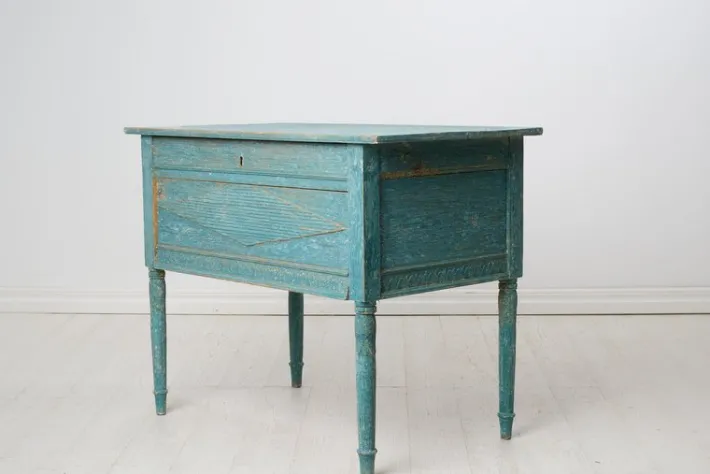 Pamono Antique Swedish Blue Painted Hand-Carved Country Table Clearance