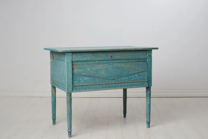 Pamono Antique Swedish Blue Painted Hand-Carved Country Table Clearance