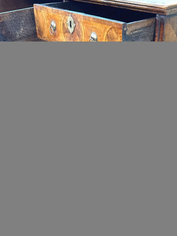 Pamono Antique William & Mary Walnut Chest of Drawers, 1695 Online