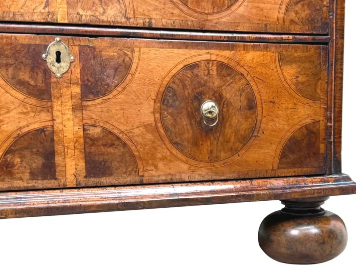 Pamono Antique William & Mary Walnut Chest of Drawers, 1695 Online