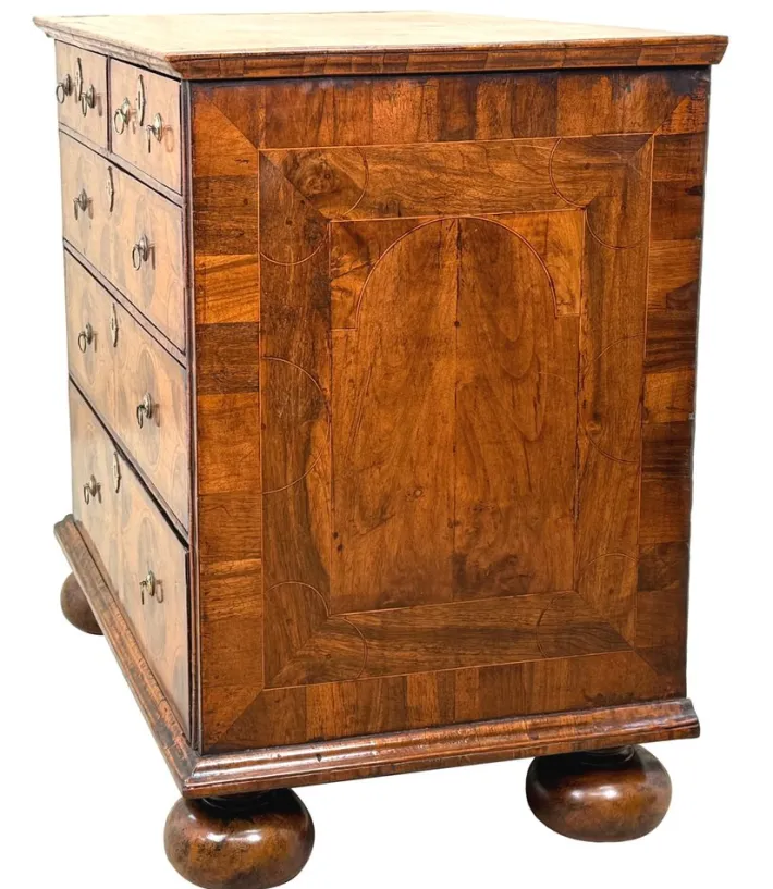Pamono Antique William & Mary Walnut Chest of Drawers, 1695 Online