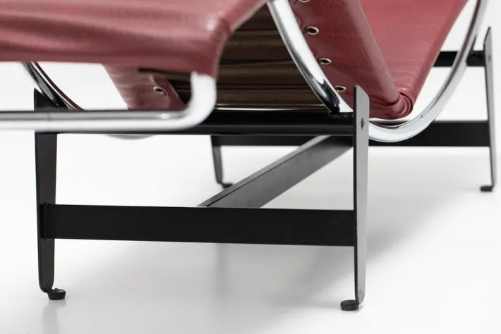 Pamono B306 Chaise Lounge by Le Corbusier, Charlotte Perriand and Jean Prouvé for Wohnbedarf, 1950s Clearance