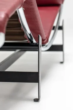 Pamono B306 Chaise Lounge by Le Corbusier, Charlotte Perriand and Jean Prouvé for Wohnbedarf, 1950s Clearance