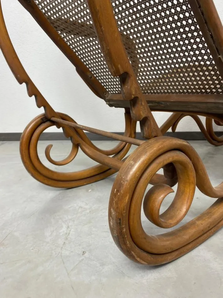 Pamono Bentwood No. 2 Daybed attributed to Thonet, 1880 Clearance