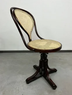 Pamono Bentwood No. 9 Swivel Chair attributed to J. J. Kohn for Thonet, 1886 Sale