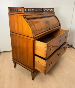 Pamono Biedermeier Roll-Top Desk in Cherry Veneer and Brass, 1820 Outlet
