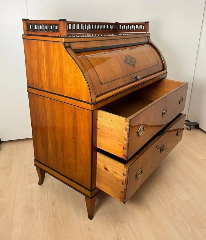 Pamono Biedermeier Roll-Top Desk in Cherry Veneer and Brass, 1820 Outlet