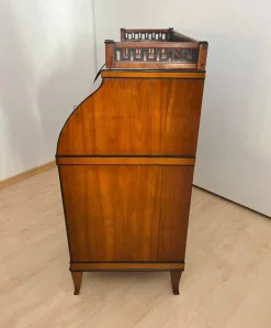 Pamono Biedermeier Roll-Top Desk in Cherry Veneer and Brass, 1820 Outlet