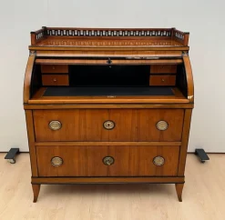 Pamono Biedermeier Roll-Top Desk in Cherry Veneer and Brass, 1820 Outlet