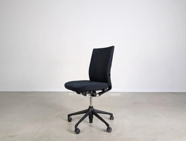 Pamono Black Executive Swivel T-Chair from Vitra Outlet