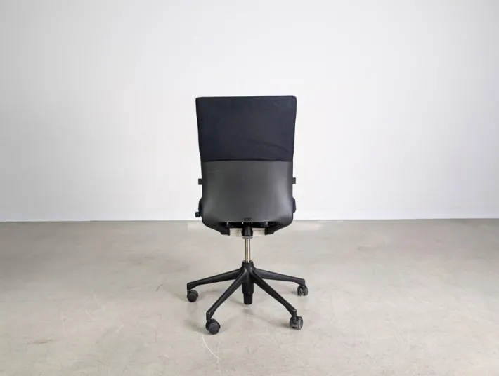 Pamono Black Executive Swivel T-Chair from Vitra Outlet