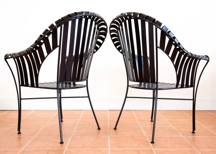 Pamono Brutalist Modernist Sculptural Iron Strap Garden Armchairs, 1980s, Set of 2 Sale