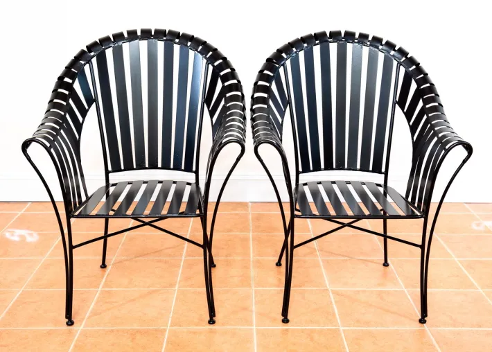 Pamono Brutalist Modernist Sculptural Iron Strap Garden Armchairs, 1980s, Set of 2 Sale