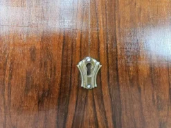 Pamono Chest of Drawers in Mahogany and Maple with Lacquered Feet, 1950 Outlet