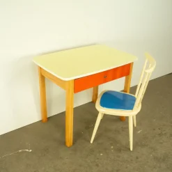 Pamono Children's Desk with Chair in Beech and Formica, 1960s, Set of 2 New