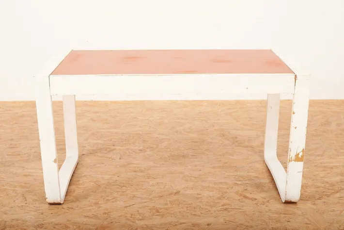 Pamono Child's Desk with White Molded Wood Legs and Wood & Red Linoleum Top, 1950s or 1960s Outlet