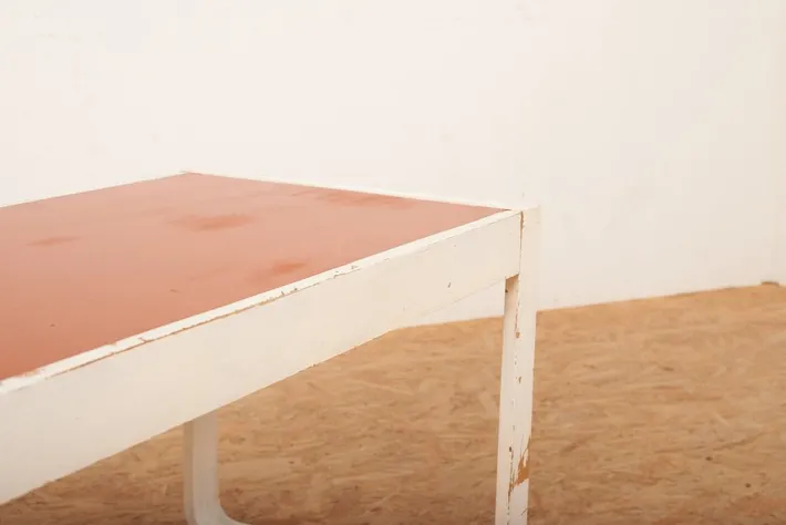 Pamono Child's Desk with White Molded Wood Legs and Wood & Red Linoleum Top, 1950s or 1960s Outlet