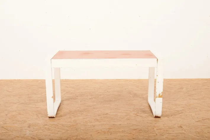 Pamono Child's Desk with White Molded Wood Legs and Wood & Red Linoleum Top, 1950s or 1960s Outlet