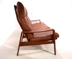 Pamono Comfort 3-Seater Sofa in Leather by Arne Wahl Iversen, 1960s Hot