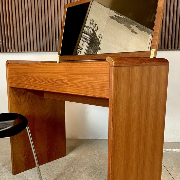 Pamono Danish Dressing Table in Teak with Brass Details and Fold-Out Mirror by Arne Wahl Iversen for Vinde Møbelfabrik, 1960s Best