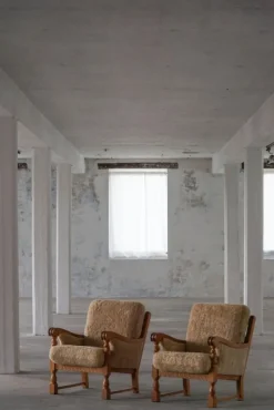 Pamono Danish Modern Lounge Chairs in Oak and Shearling Lambswool by Henning Kjærnulf, 1960s, Set of 2 Outlet