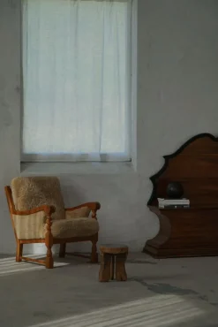 Pamono Danish Modern Lounge Chairs in Oak and Shearling Lambswool by Henning Kjærnulf, 1960s, Set of 2 Outlet