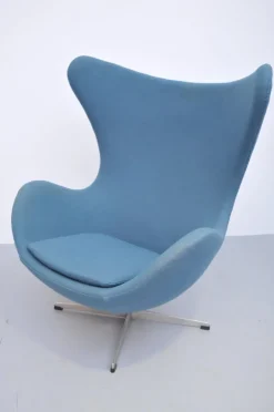 Pamono Egg Chair in Petrol Upholstery by Arne Jacobsen for Fritz Hansen Clearance