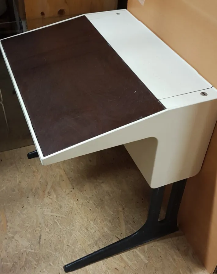 Pamono Elmar Children's Writing Desk & Chair by Luigi Colani for Flötotto, 1970s, Set of 2 Outlet